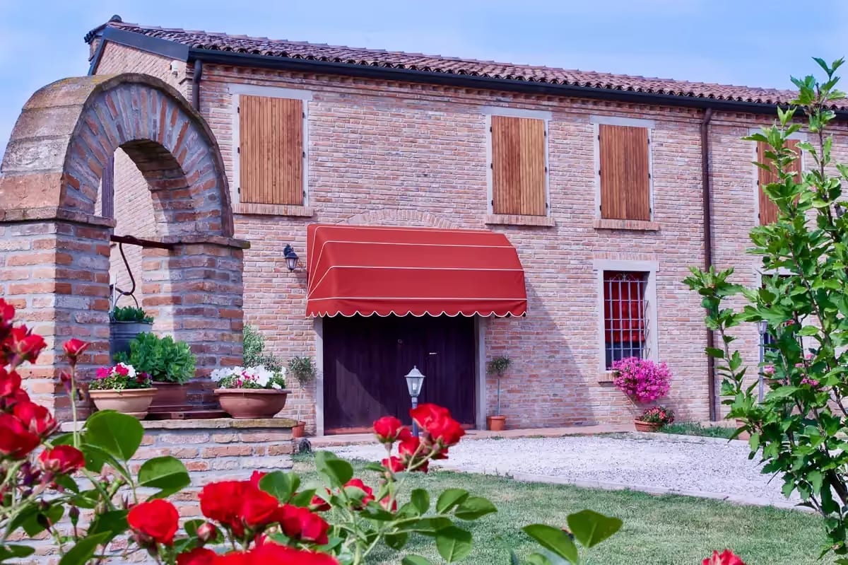 The garden with swimming pool at the Frattiero