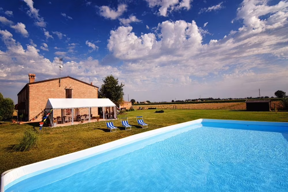 Il giardino con gazebo del B&B Il Frattiero