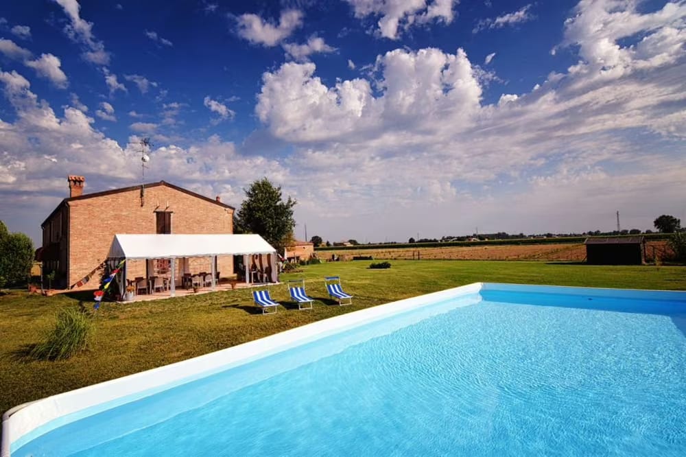 Il giardino con gazebo del B&B Il Frattiero